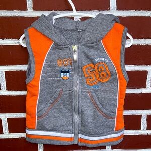 Hooded zippered sleeveless sweat vest | size 24m